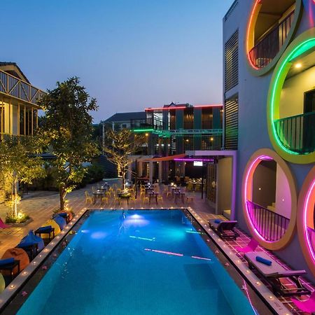 White Rabbit Hostel Сием Рип Экстерьер фото