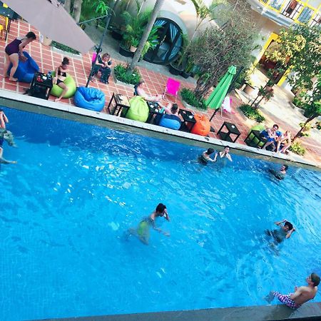 White Rabbit Hostel Сием Рип Экстерьер фото