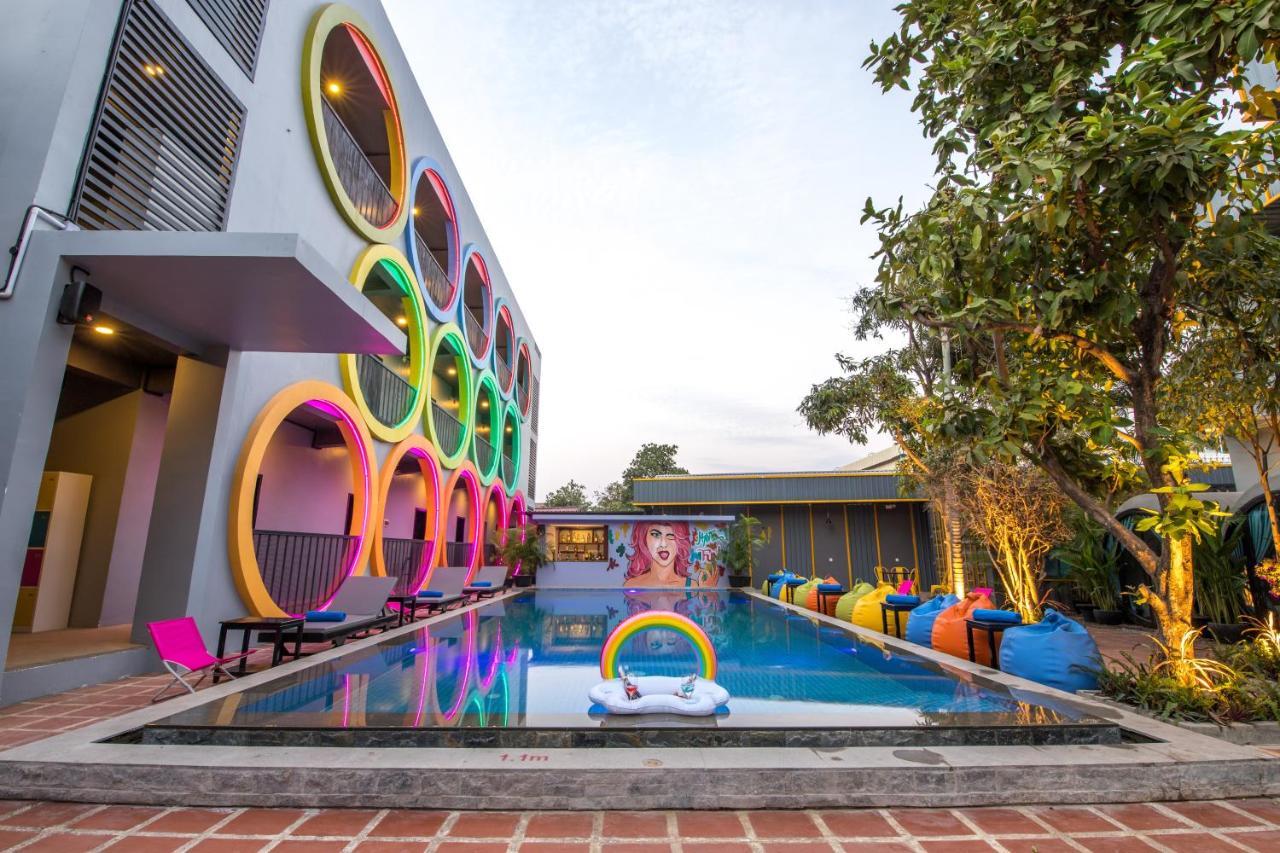 White Rabbit Hostel Сием Рип Экстерьер фото