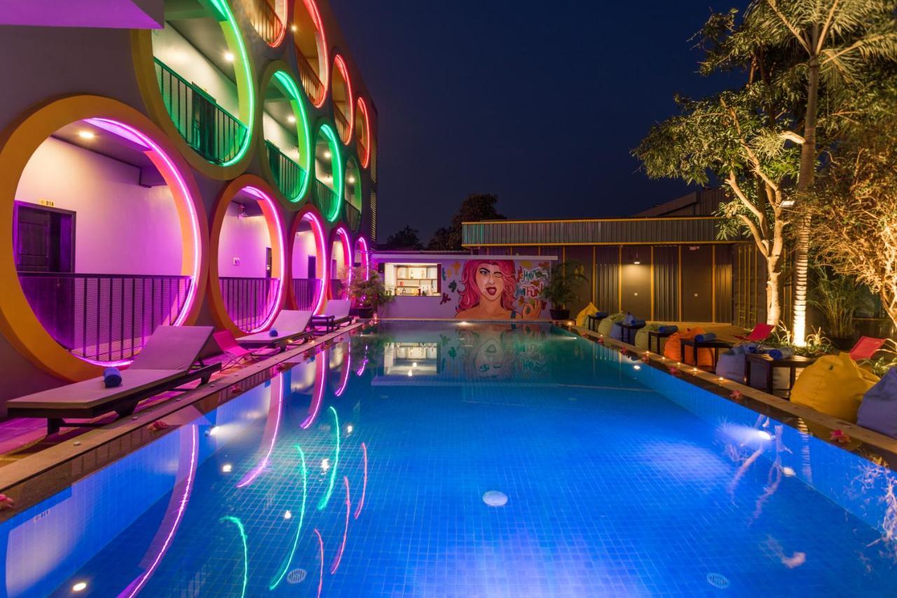 White Rabbit Hostel Сием Рип Экстерьер фото